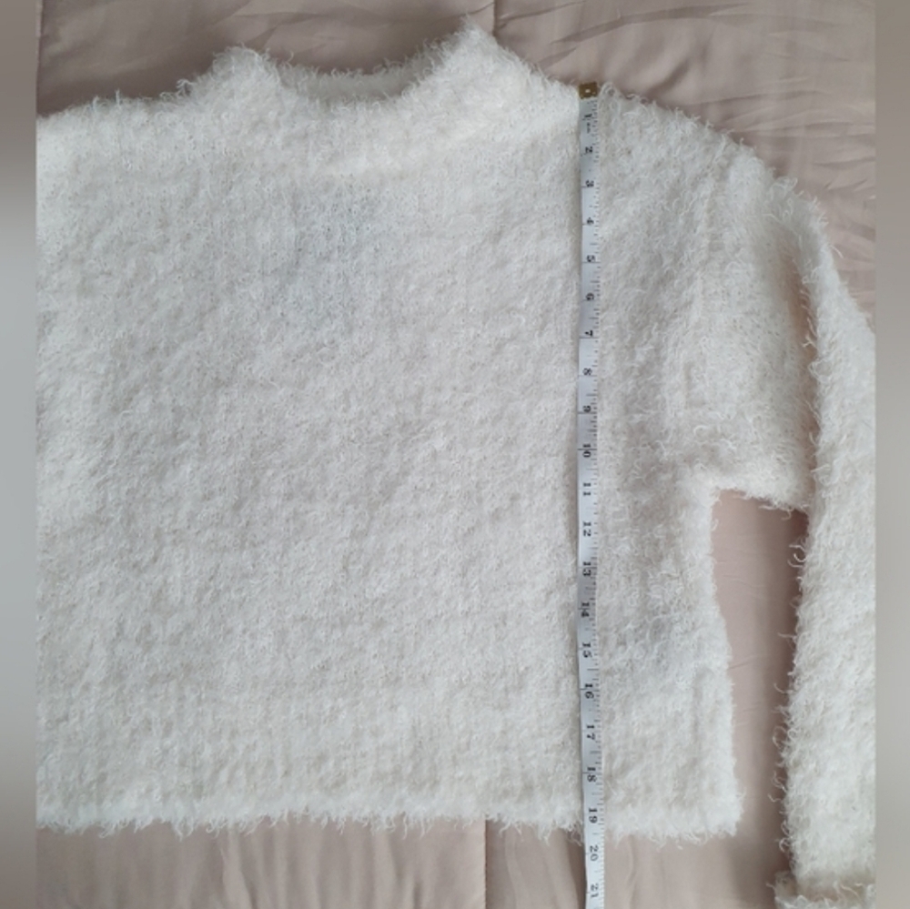 NWT H&M Off White Fluffy Cropped Sweater XS - Picture 6 of 8